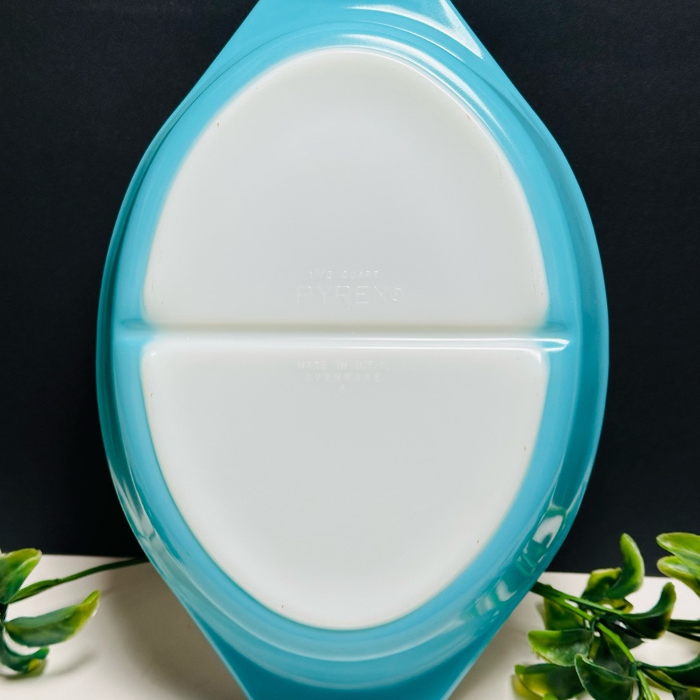 Vintage Pyrex Turquoise Oval Divided Casserole Dish 1.5 Qt Ovenware 1960’s - Picture 8 of 8